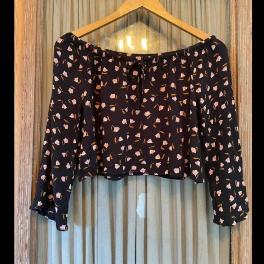 Billabong Off Shoulder Crop Top Size S